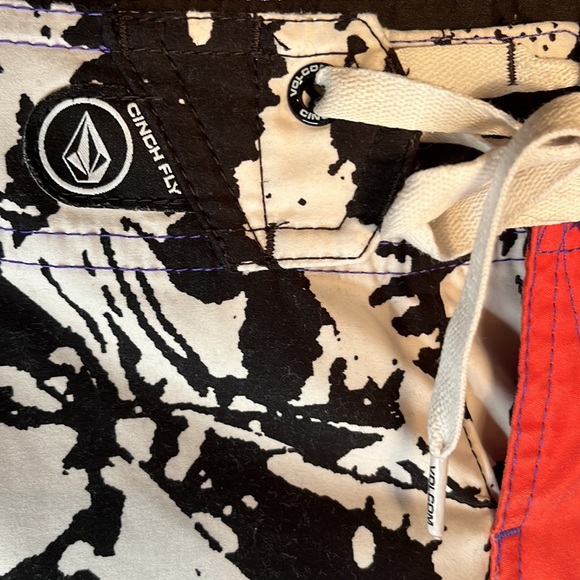 Volcom Shorts 90s Look - Picture 5 of 6